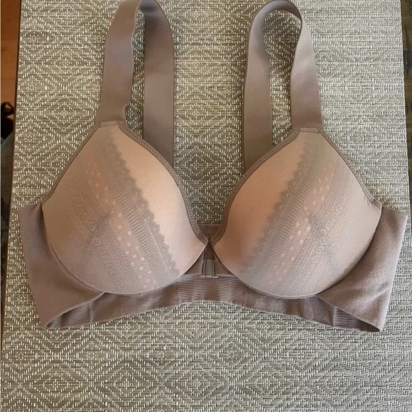 Spanx's full-coverage Bra-llelujah! - Picture 4 of 10
